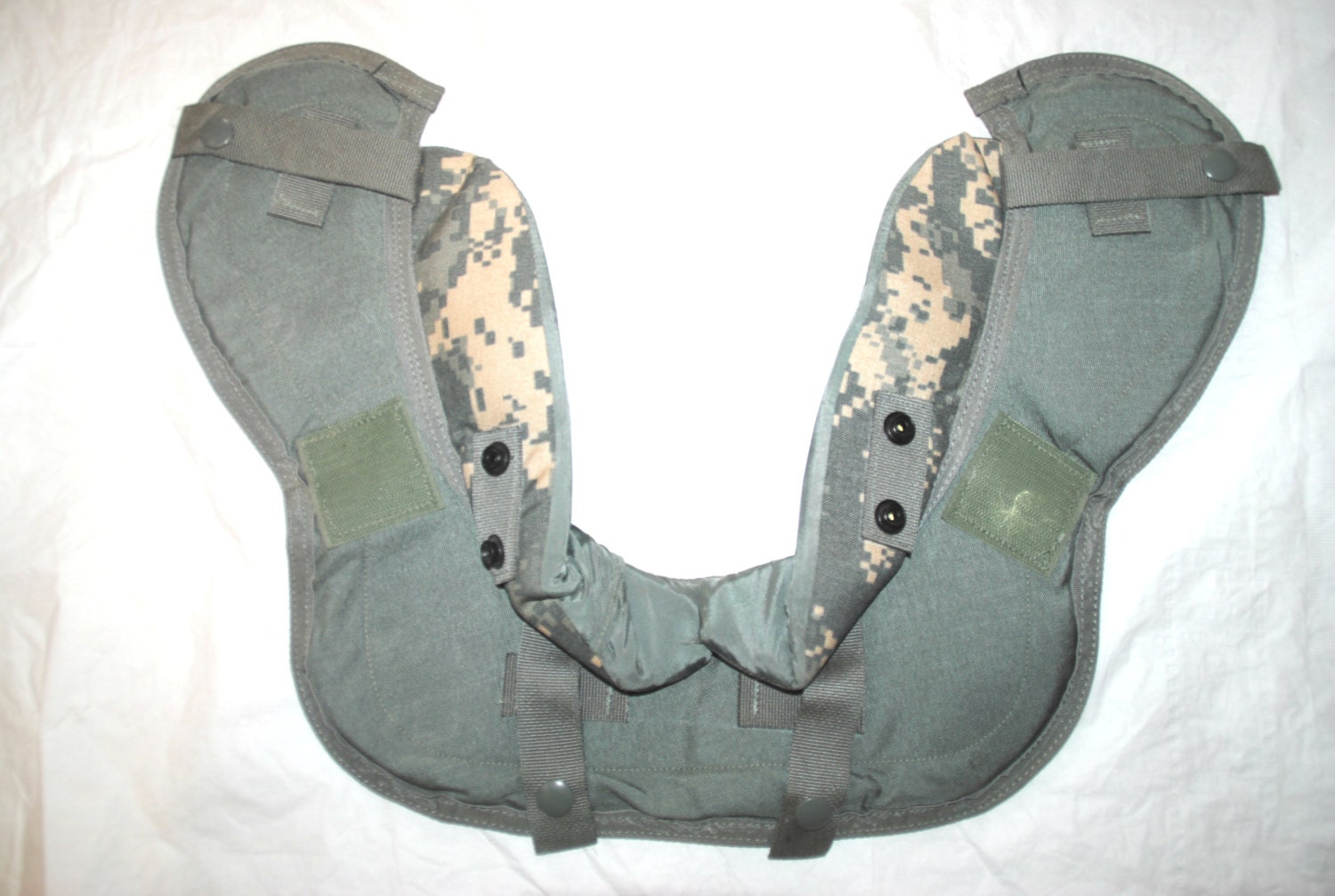 Genuine Us Military Acu Body Armor Yoke & Collar Protector