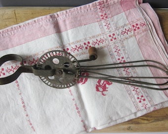 Vintage french wire whisk - 1940 - farmhouse - Rustic kitchen Antique home decor