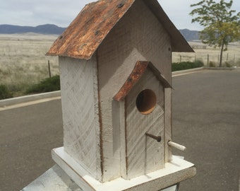 Primitive Bird House Antique Style Functional Tin Roof Primitive Bird House Antique Style Functional Tin Roof