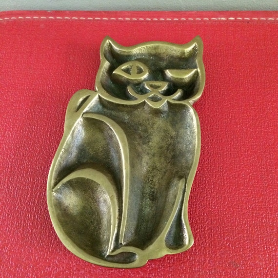 Vintage brass cat ashtray or jewelry dish