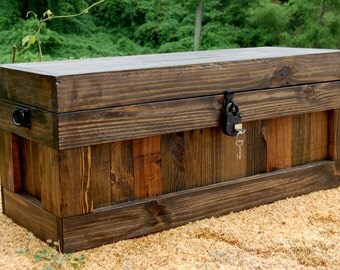Jacobean Chest with Lock/ Hope Chest/ Wooden Trunk/ Coffee Table/ Storage