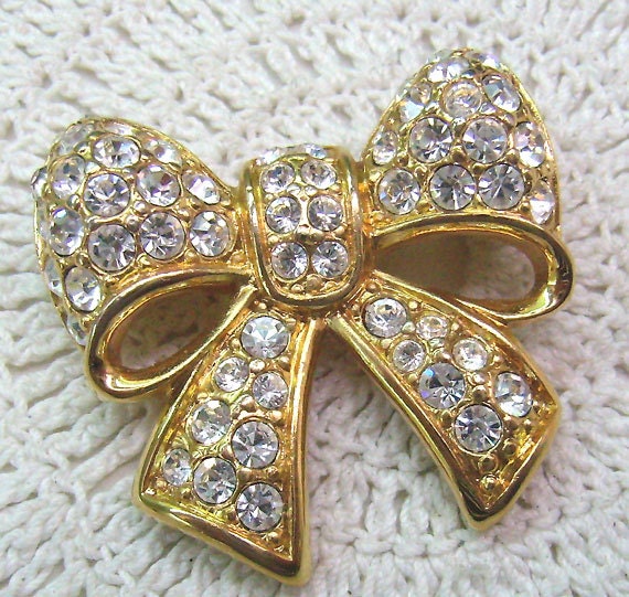 Vintage Signed Swarovski Brooch... Genuine by rosiesvintageshop