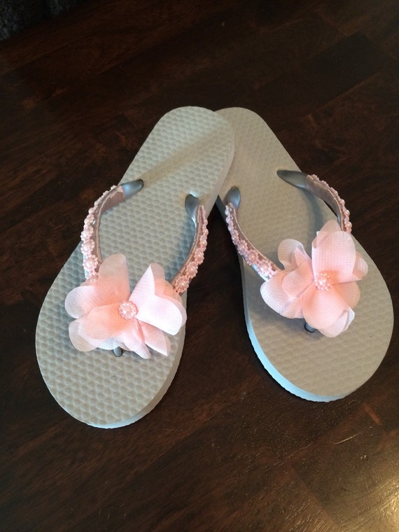 Silver-grey and pink little girl flip flops. by Babymefancy