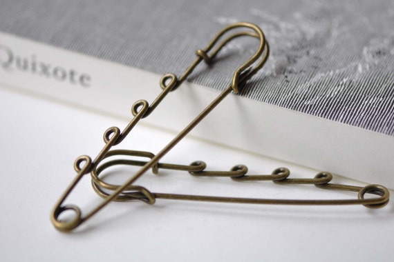 10 pcs antique bronze one loop kilt pin safety pins broochs 10x58mm a3875 from verycharms on 10 pcs antique bronze four loops kilt pin safety pins broochs 18x75mm a2994 from verycharms on 10 pcs antique bronze one loop kilt pin safety pins broochs 10x58mm a3875 from verycharms on 10 pcs antique bronze four loops kilt pin safety pins broochs 18x75mm a2994 from verycharms on
