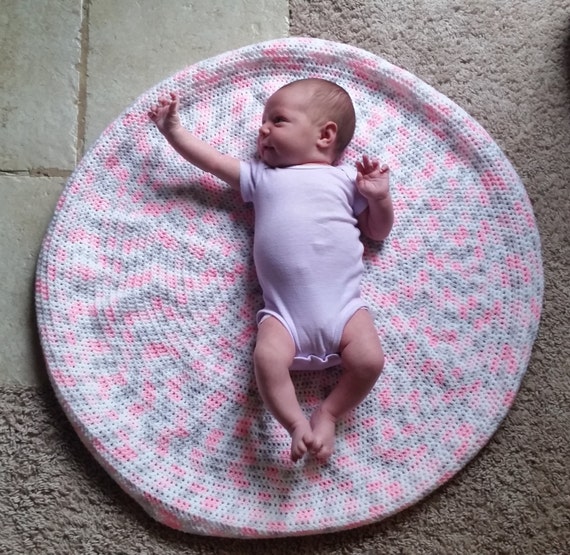 Round Crochet Baby Blanket