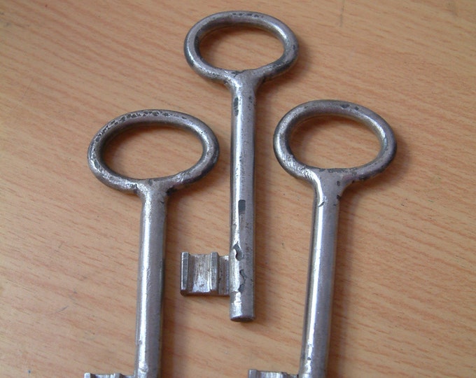 french vintage keys/large vintage keys/ gate keys/iron keys/hand forged keys/large keys/ primitive keys/ornate keys/genuine keys/french key