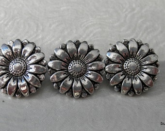 3 Antique Silver Sunflower Buttons - 18mm