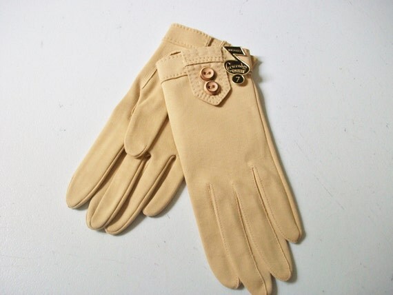 Crescendoe Tan Gloves Women's Vintage Never Worn by SwellSource