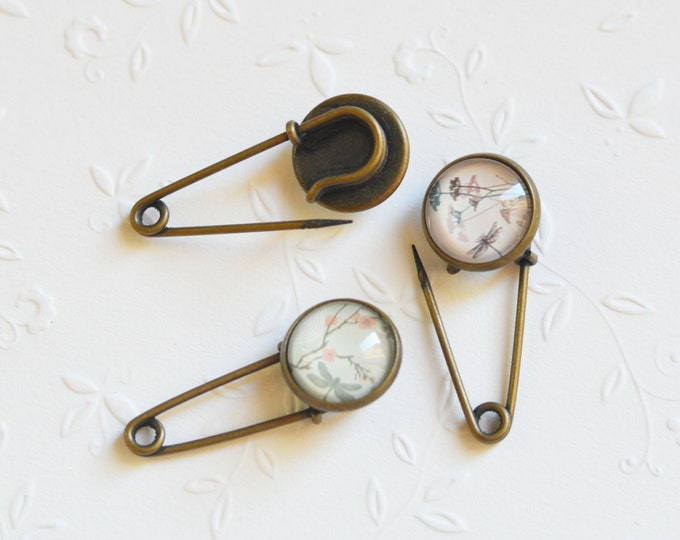 Floral Art // Mini pin-brooch metal brass with image under glass // 2015 Best Trends // Boho Chic // Fresh Gifts // Set of three pins