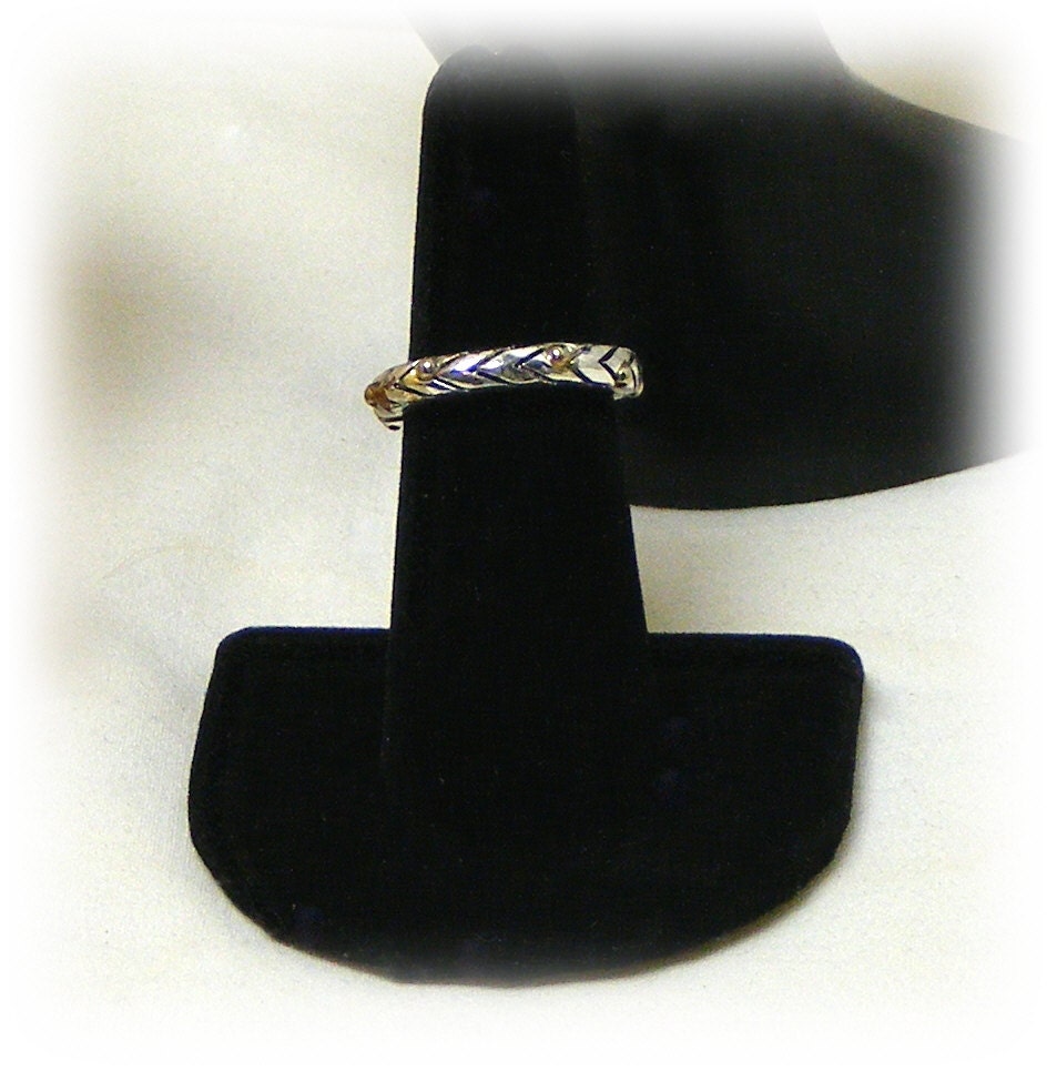 Simple Little Vintage Stretch Ring Adjustable never worn