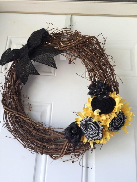 Items similar to Black and Yellow Wreath - Sunflower Daisy Wreath ...