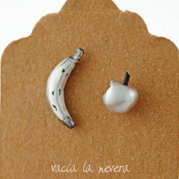 Pendientes de plata diferentes. Pendientes fruta, manzana y plátano. Pendientes pequeños, aretes