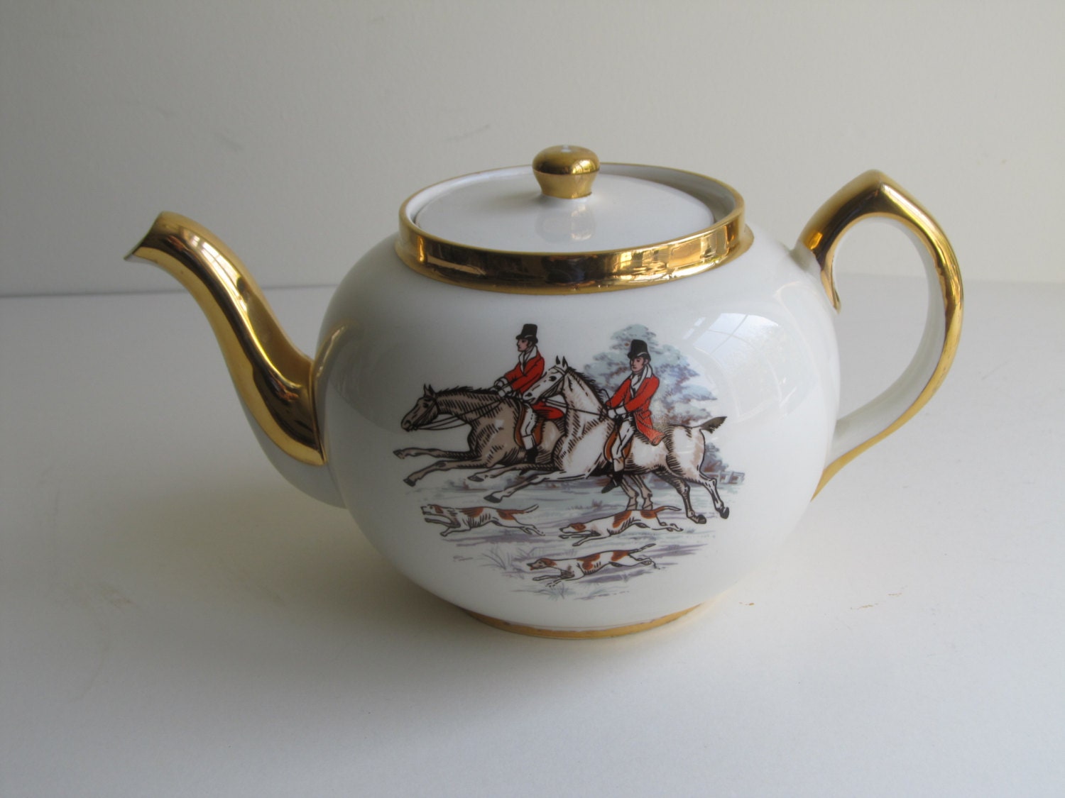 Vintage Carrigaline Pottery co. Ltd hunting teapot, Made in Ireland, classic horses and hounds