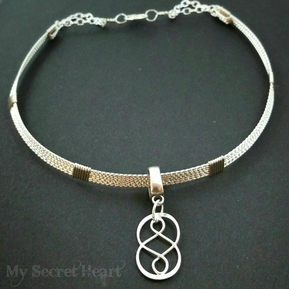 Twisted Collar w/ Double Infinity Pendant Locking Day