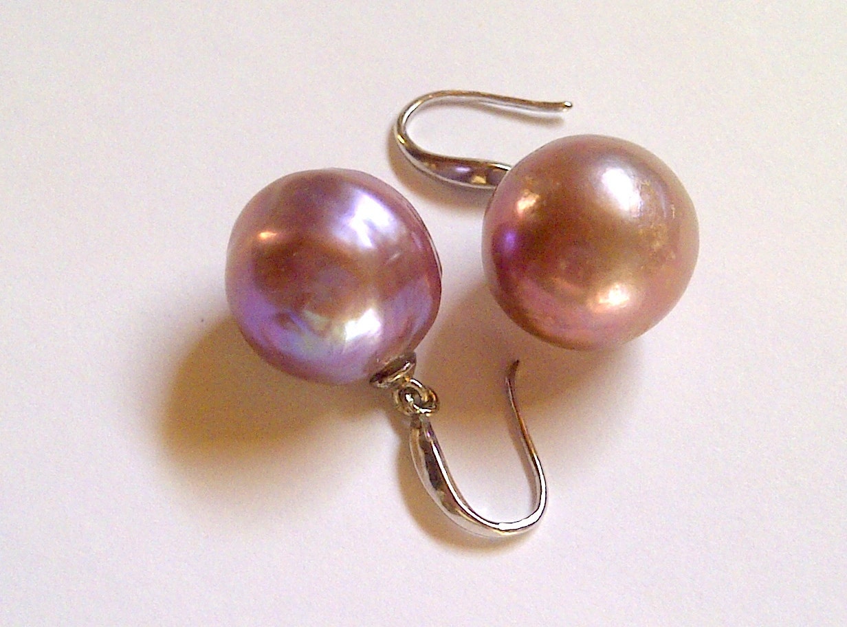 Pearl earrings. Huge pearl earrings. Real pearl by PearlFocus