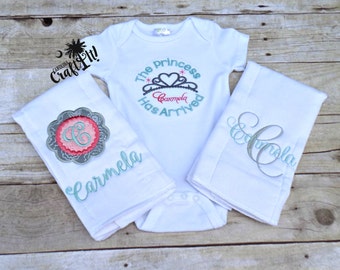 Baby Shower Gift Girl, Princess has arrived, Embroidered, Personalized, Bodysuit, Burp cloths