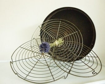 Set of 3 old coasters, wire rack, France, fil de fer... CHARMANT!