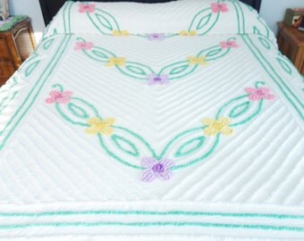 Chenille Bedspread, Vintage Chenille Bedspread, White Chenille Bedspread, Green Chenille Bedspread 93 x 109