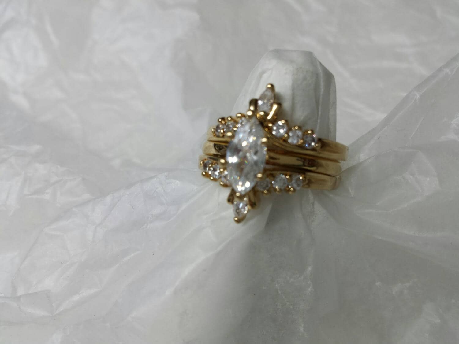 Avon Gold tone Marquis 3 Ring wedding set size 9 mint
