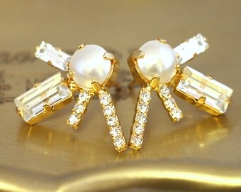 Bridal Pearl Earrings,Pearl Stud Earrings,Swarovski Crystal Earrings,Bridal Pearls and Crystals Earrings,Trendy Earrings,Bridesmaids Studs