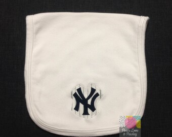 NY Yankees Baby Burp Cloth, New Baby Burpee, Infant Burp Cloth, Baby Shower Gift, Baseball Baby Gift, MLB Baby, Yankees Baby, NY Baby