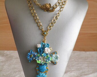 Collier pendentif "série de croix fleuries 15"