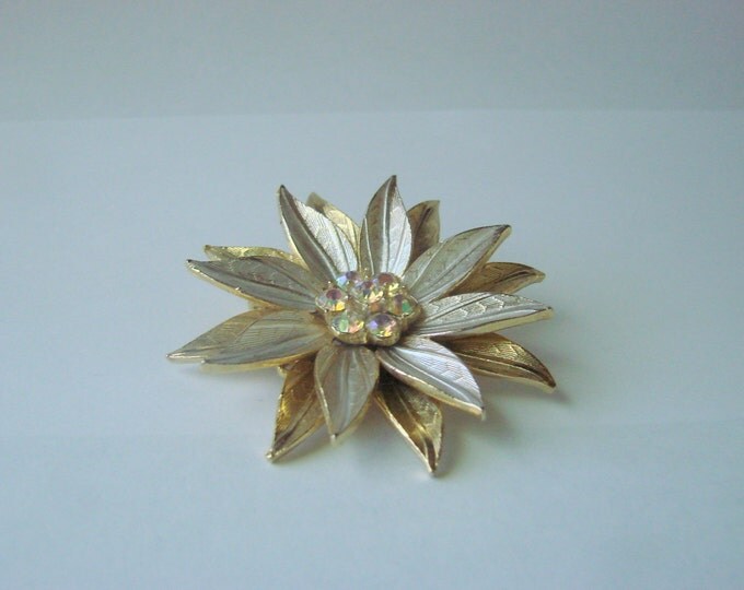 Aurora Borealis Rhinestone Floral Enamel Brooch / Chrysanthemum / 60s Vintage / Jewelry / Jewellery