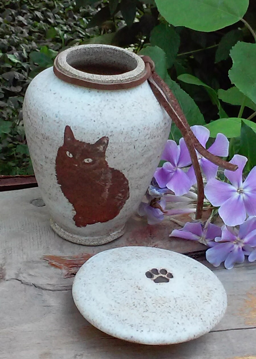 CUSTOM Cat Urn with Your Pets Image