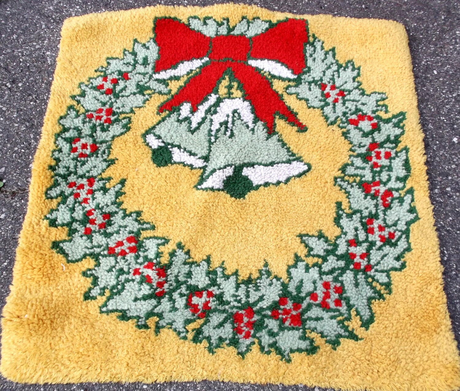 RUG Vintage Christmas Yellow Latch Hook Rug 35 by