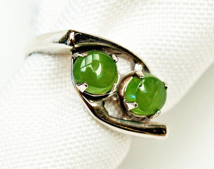 Jade Ring - Sterling Silver - Green Nephrite gemstone - size 4