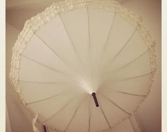 Frilled Wedding Pagoda Umbrella - Ivory Black. Bride, groom, wedding party. Wind resilient umbrella / parasol, use for rain, sun, every day