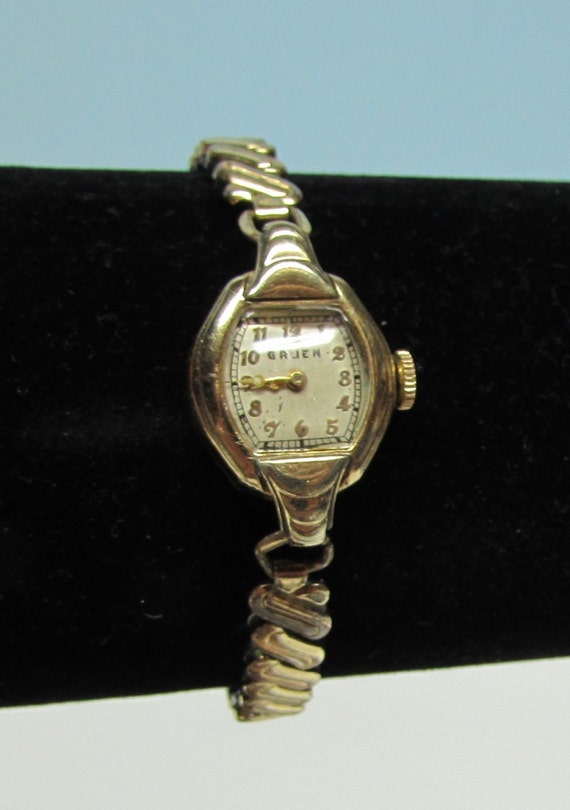 Gruen Ladies Watch 15 Jewels Wind Up Ladies Watch with a