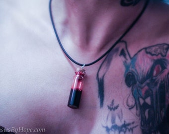 Blood Vial Necklace - Looks like real blood! (True Blood - Bottle - Halloween - Vampire - Vampire Diaries - Werewolf Vampyric - Spooky