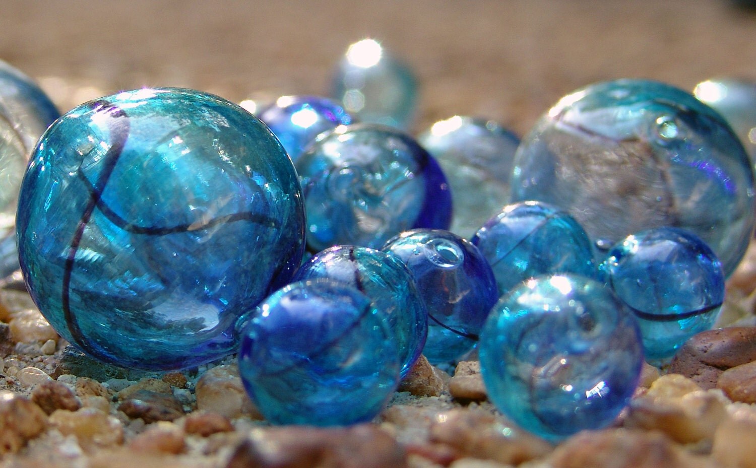 Hand Blown Hollow Glass bubbles 20mm 2 color swirled