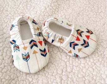 Baby Booties Multi arrow design ( Arrow prints varies), Crib shoes, Baby Gift