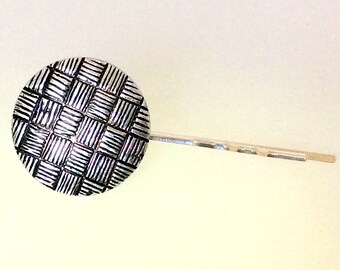 Etched metal hair slide, engraved geometric pattern bobby pin, modern fashionable statement hair accessories, silver metallic hair clip