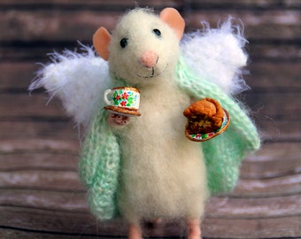 needle felt mouse angel of home in a blanket with cup and apple pie, felted mouse, felt animal, eco toy, ahgel mouse, felt mice