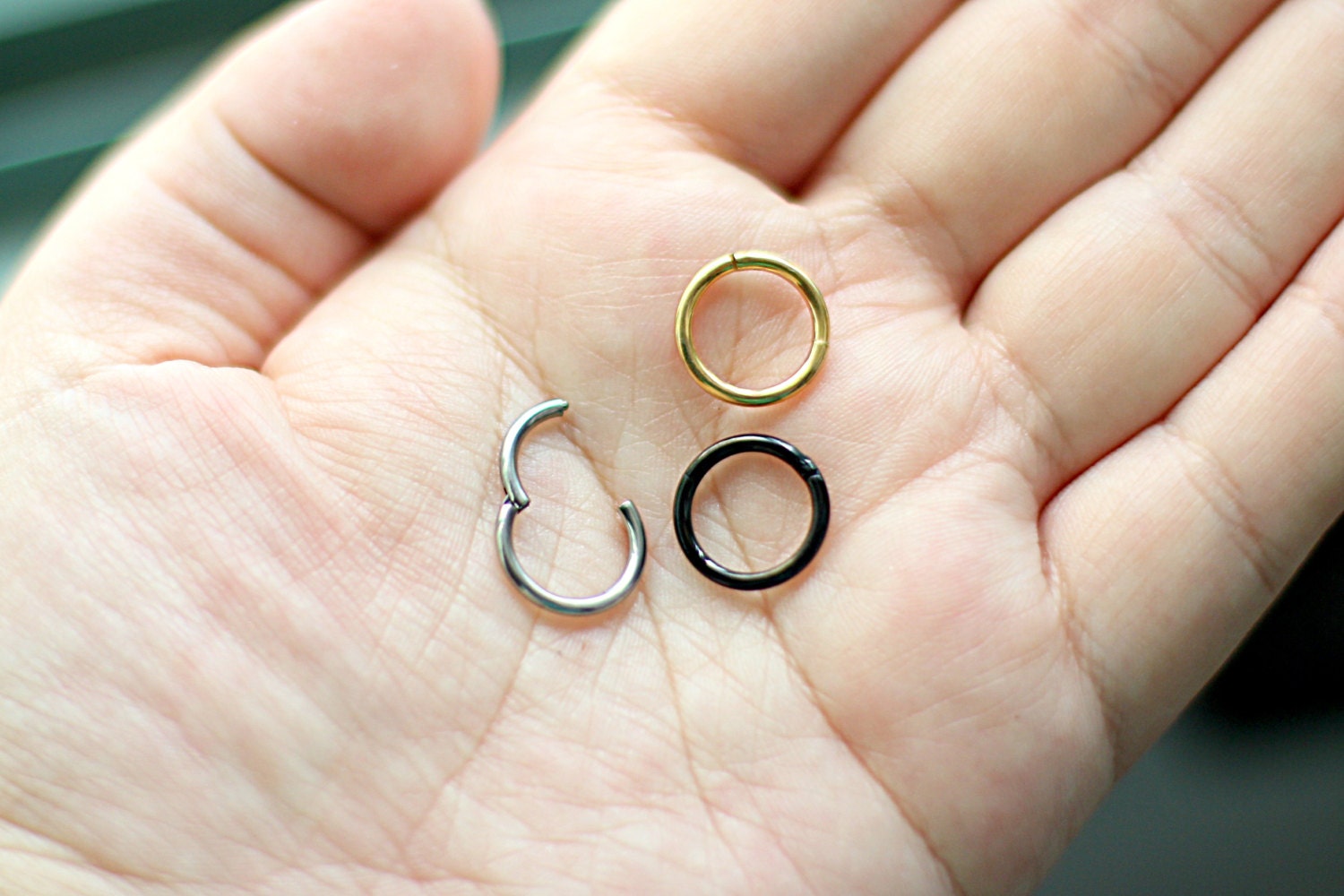 seamless-septum-clicker-ring-14g-10mm-or-8mm