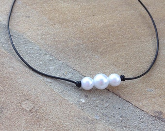 Leather Three Pearl Necklace- Black