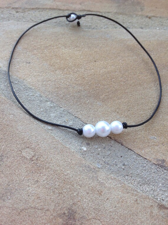 Leather Three Pearl Necklace Black