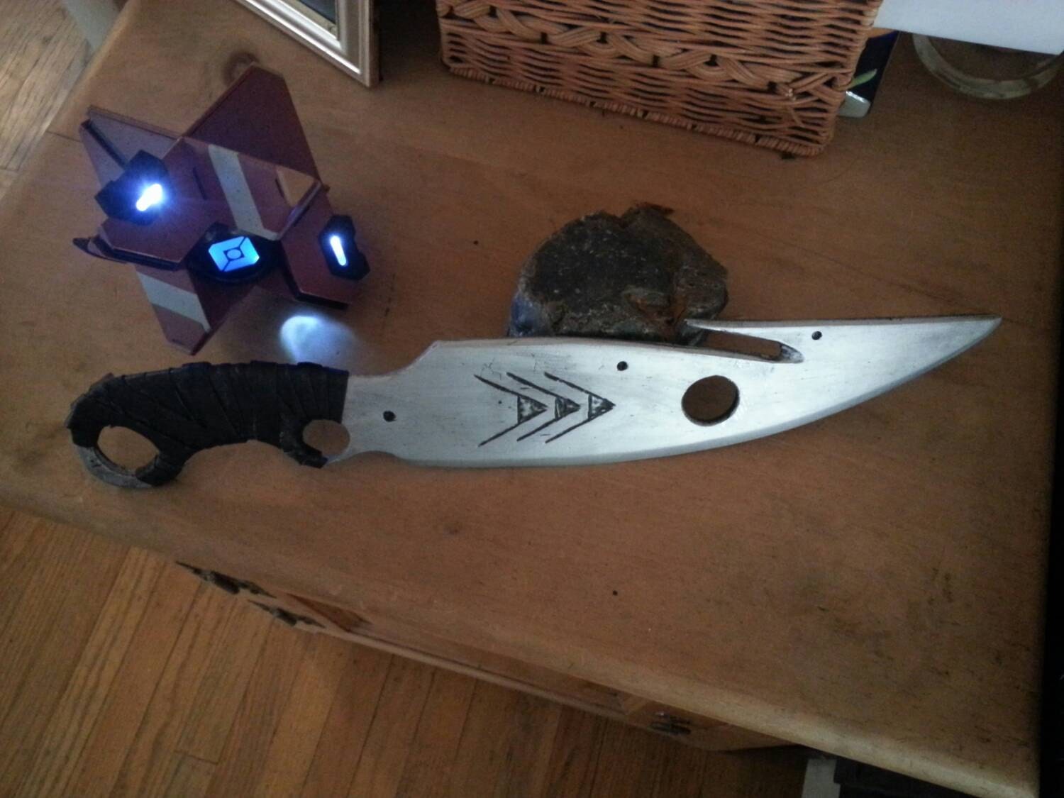 Hunter throwing knife