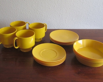 Yellow Melamine Picnic Set, Yellow Snack Set, Vintage Picnic Set, 70s Melamine Dinner Set