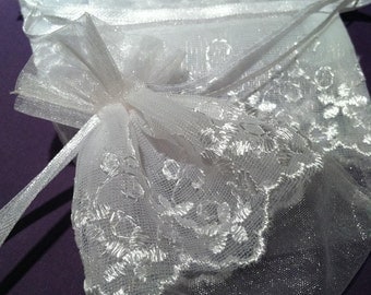 Organza and Lace bag for favors or sachets