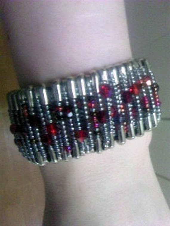 Elegant safety pin bracelet with red by UnluckyMummyJewelry