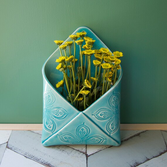 diy envelope wall vase