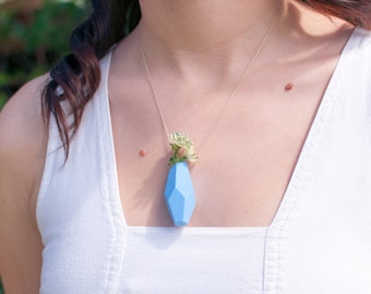 Faceted Geometric Planter Necklace in Aquamarine