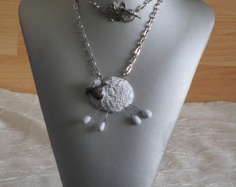 Collier pendentif plastron "Un drôle de mouton"