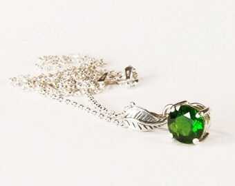 Chrome Diopside ('Russian Emerald'), 7mm x 1.30 Carat, Round Cut, Sterling Silver Pendant Necklace