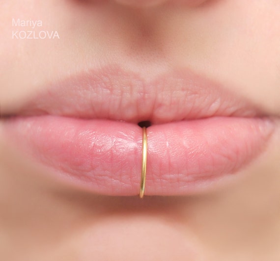 Big 12mm Gold Smooth Lip Cuff Ring/ fake lip labio by LotEarCuffs