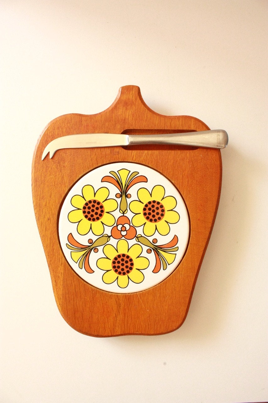 Vintage Cheese Board Tile and Wood Flower Pattern – Haute Juice